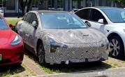 砍掉仪表和实体按键 小鹏子品牌首车内饰首曝：特像特斯拉 ！