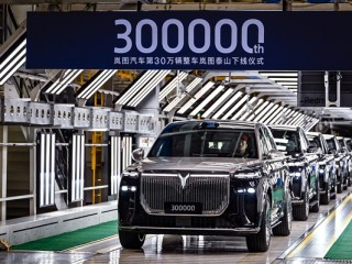 岚图第30万辆整车下线：华系最霸气旗舰SUV泰山来了！ 