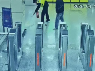 惊心！上海地铁48小时两起充电宝自燃 当事人均称不清楚 ！