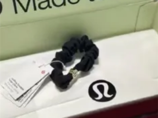 80元Lululemon发圈卖断货 商家回应：已售罄 后续会不定时补货 ！