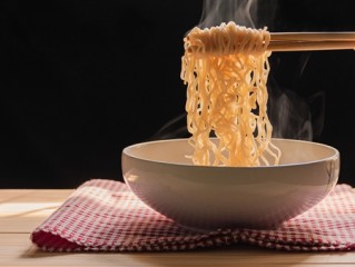 一碗面卖100元 上海网红黄鱼面塌房：多位明星博主曾打卡 !