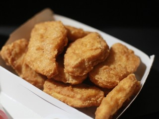 宠物狗上桌啃生肉：烤肉店停业3天 ！