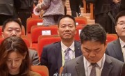 刘强东章泽天现身韩国 同框参加活动表情严肃 !
