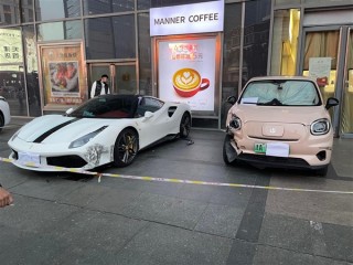 含一辆法拉利488！62岁大妈开车误操作连撞多车：官方通报 ！