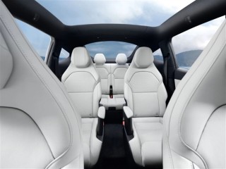 8000元 特斯拉Model Y L全新浅灰色高级内饰上线：抗污、好打理 !