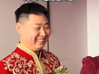 丈母娘哽咽给新娘喂饺子 新郎秒变脸 ！网友：还挺通人性 ！