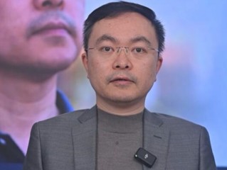 蔡磊用眼控仪和儿子交流围棋：画面温馨 ！