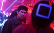 《鱿鱼游戏》第二季曝光剧照 红发李政宰上线 ！