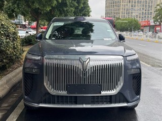 国产“迈巴赫GLS” 岚图泰山实车曝光：气场太强！ 