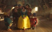《白雪公主》真人电影首支预告片发布：盖尔·加朵饰演毒皇后亮相！