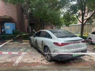 奔驰电动车小区地库起火：预约充电结束后热失控 !