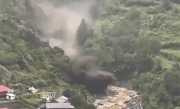 直观感受山洪的威力！印度一村庄直接被冲毁：上百人失踪 ！