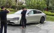华为首款豪华旗舰轿车！享界S9实车曝光：德系BBA强敌 ！