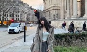 汪峰女儿小苹果晒留学照 19岁少女黑丝短裙亭亭玉立 ！