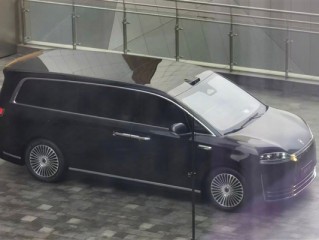 鸿蒙智行首款MPV 智界V9实车首曝：前后灯点亮辨识度超强 ！