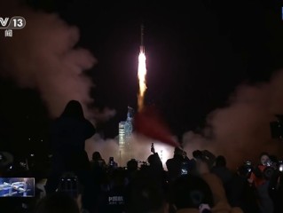 我国神舟二十一号载人飞船点火发射!