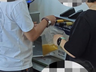 天津一山姆餐吧免费酱料遭疯抢：网友称有人装走3大袋 客服回应 !