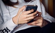 刘德华不给女儿用手机：除了学校必备APP 尽量让她远离网络 ！