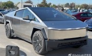 特斯拉Cybertruck太娇贵：淋雨后出现橙色锈斑 洗不掉只能抛光 ！