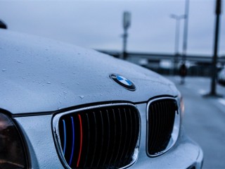 拍卖页面标注“无重大事故”男子4万元“捡漏”百万豪车 到手发现纵梁切割 ！