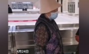 刘强东送外卖 母亲现身京东食堂给员工煮饺子 网友：没有一点架子 ！