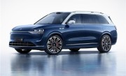 赛力斯张兴海五一假期现身问界用户中心：亲自向用户交车 ！