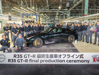一代战神落幕！日产R35 GT-R最后一台车在日本下线 !