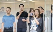 小米16系列真机亮相：横向大相机模组 梦回小米11 Ultra !