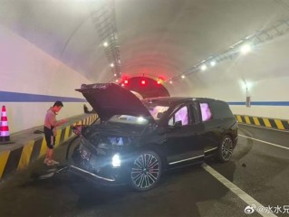 全新蔚来ES8首次事故曝光 官方回应：工作车 非辅助驾驶状态 !