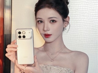 张予曦晒出荣耀WIN 网友：人美 机器也美 ！