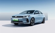新能源车血战10万级！吉利帝豪L HiP龙腾版上市：入门版直降2万 !