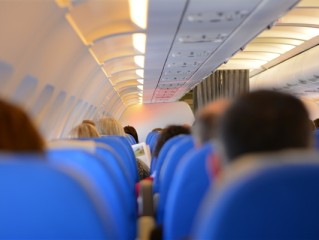 春秋航空抠成最赚钱航空公司 官方辟谣站票传闻 !