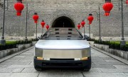 特斯拉Cybertruck现身西安：古城墙下拍照意外和谐 ！