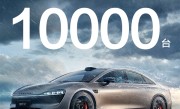 鸿蒙智行首款纯电轿车！华为智界S7预订超1万台：25.8万起真香 ！