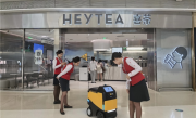 全国首个机场智能送餐：美团自研“小黄蜂”机器人投用深圳宝安机场 !