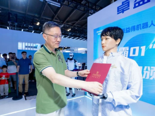 全国首位机器人博士生入学上戏：跨界攻读戏剧与影视 !