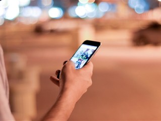 女子手机落顺风车要求无偿送回被网友吐槽 司机拒配合:官方称无强制免费送还义务 !