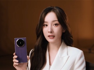 杨幂上手华为Mate XTs非凡大师：改文件看文件像用电脑一样 !