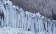 绵延几千米！山西通天峡现冰瀑冰挂群景观：宛若童话世界 ！