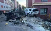 国产轿车市区道路上狂飙240km/h 失控后发动机都被撞飞 ！