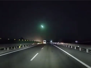 北方多地夜空现不明发光飞行物：不排除人造物体坠落 !