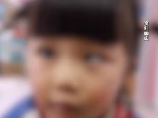 5岁女童沉迷玩手机变“斗鸡眼” 日均玩手机4至5小时 ！