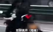 摩托司机高速上听DJ蹦迪还疯狂变道！交警：记6分罚400元 !
