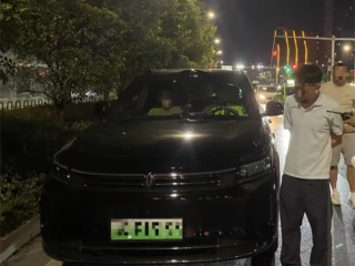 男子酒驾被查申辩称用的智驾模式 交警：酒后智驾也是酒驾 !
