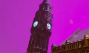 英国伯明翰惊现梦幻粉紫色天空 成因让人大跌眼镜 !
