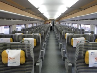 高铁运行中开窗 人会被气流直接吸出去：官方科普系误区 ！