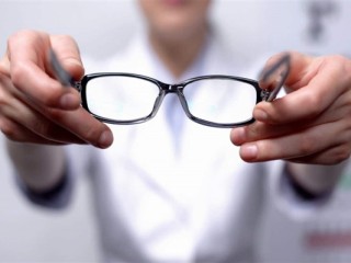 每一个近视眼都应该控糖：甜对视力有影响 ！