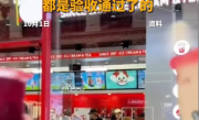 蜜雪冰城门店多只老鼠横行 门店：旁边都是饭店 很正常 它想进来我也没办法 !