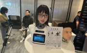 松延动力发布新一代女性仿生机器人小诺：近乎真人面部表情 !