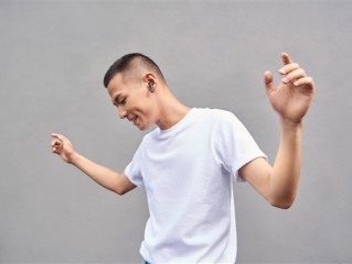 跳广场舞大妈要老实了!生活噪音将归公安管 最高10日拘留:网友怒赞 !